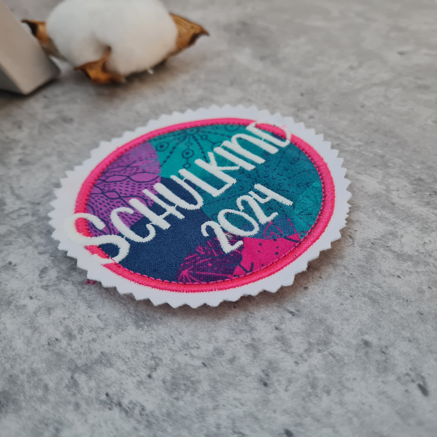 Applikation Aufnäher Button Klettie  | Schulkind 2025 | KorallBär | Rund