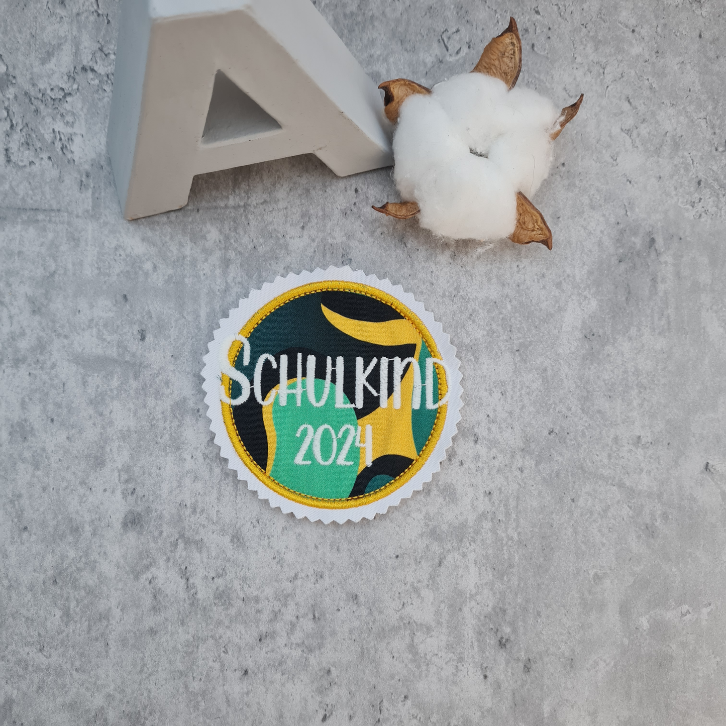 Applikation Aufnäher Button Klettie | Schulkind 2025 | TriBäratops | Rund