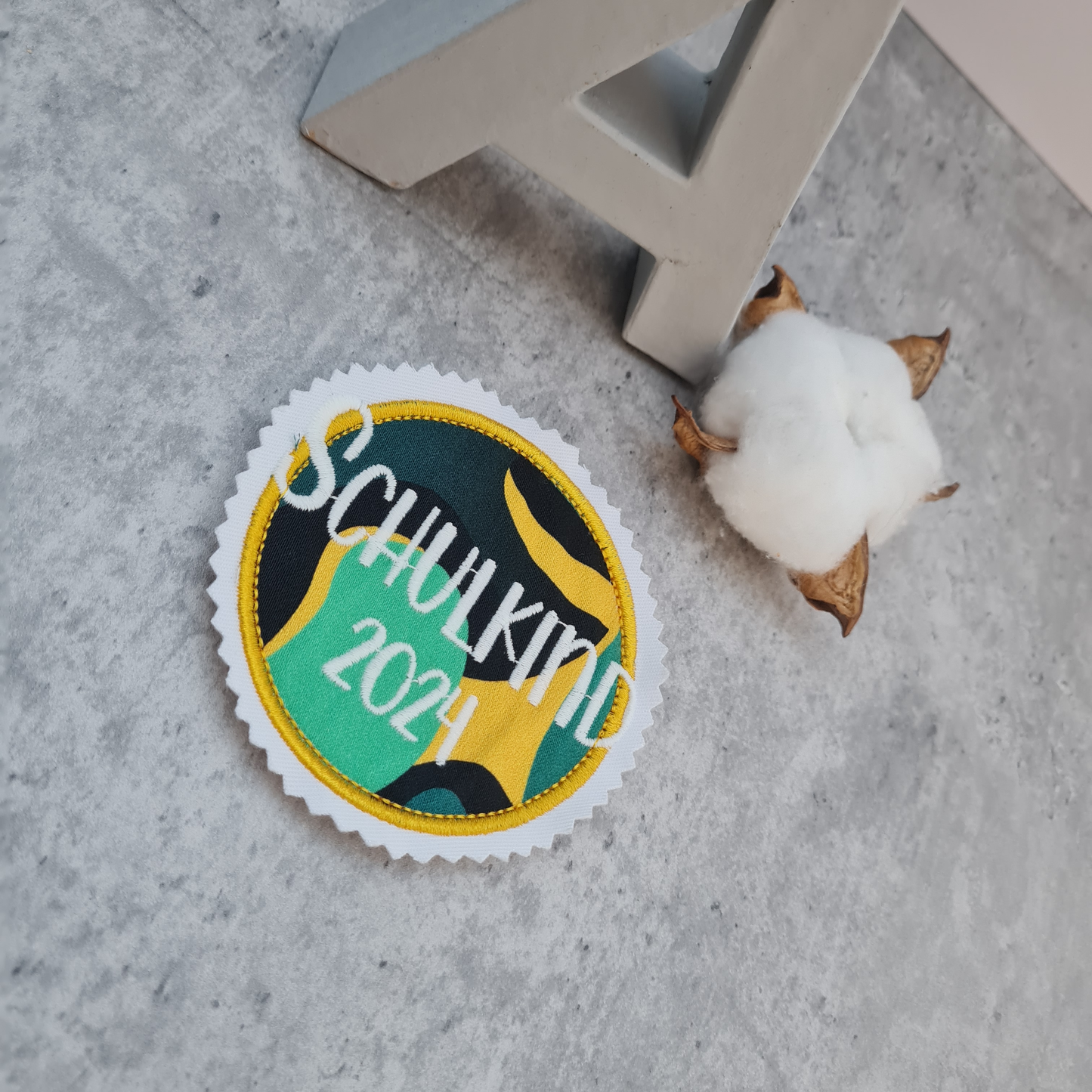 Applikation Aufnäher Button Klettie | Schulkind 2025 | TriBäratops | Rund