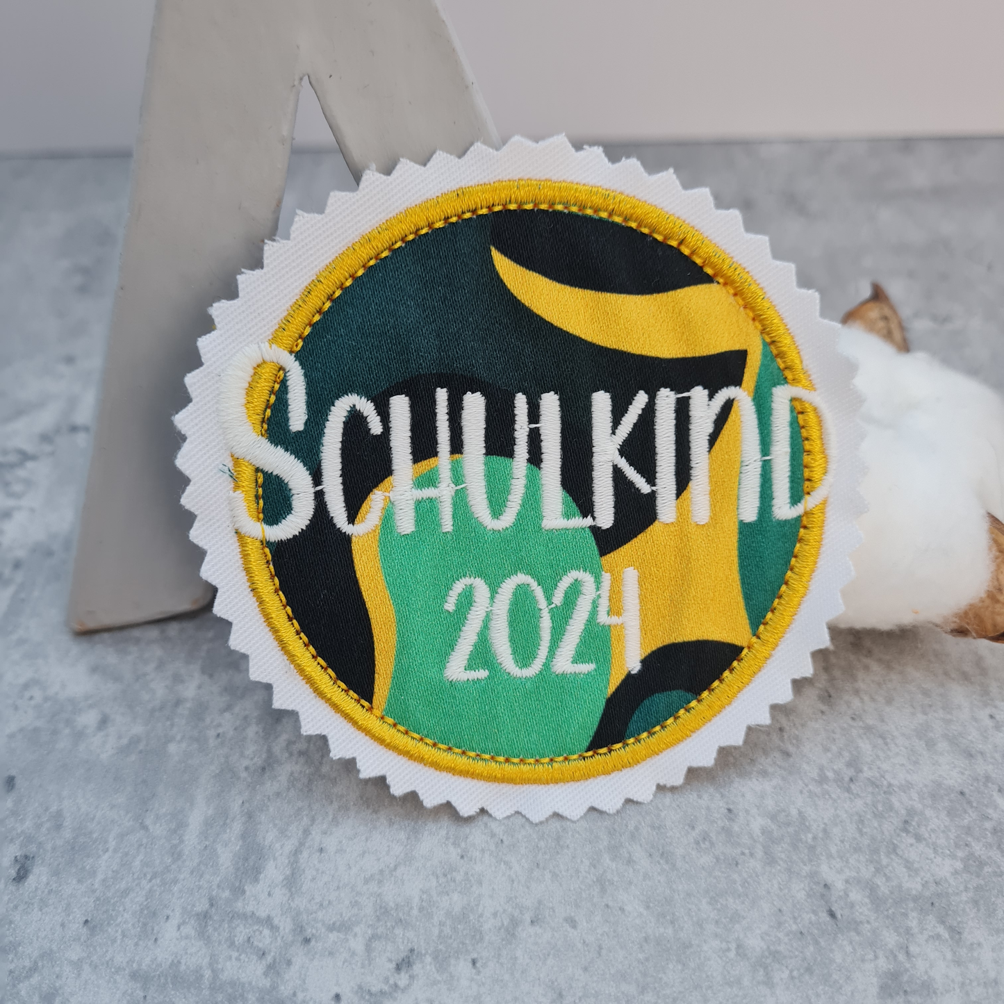 Applikation Aufnäher Button Klettie | Schulkind 2025 | TriBäratops | Rund