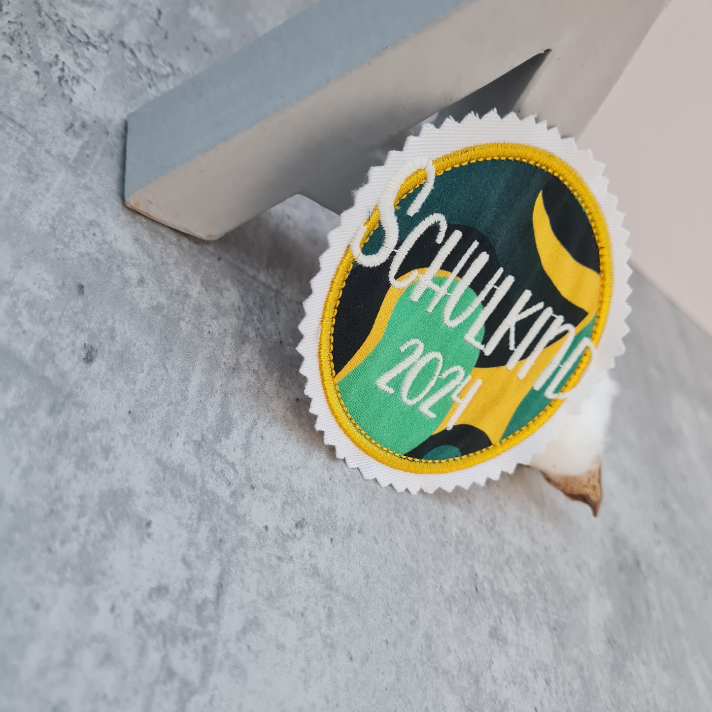 Applikation Aufnäher Button Klettie | Schulkind 2025 | TriBäratops | Rund