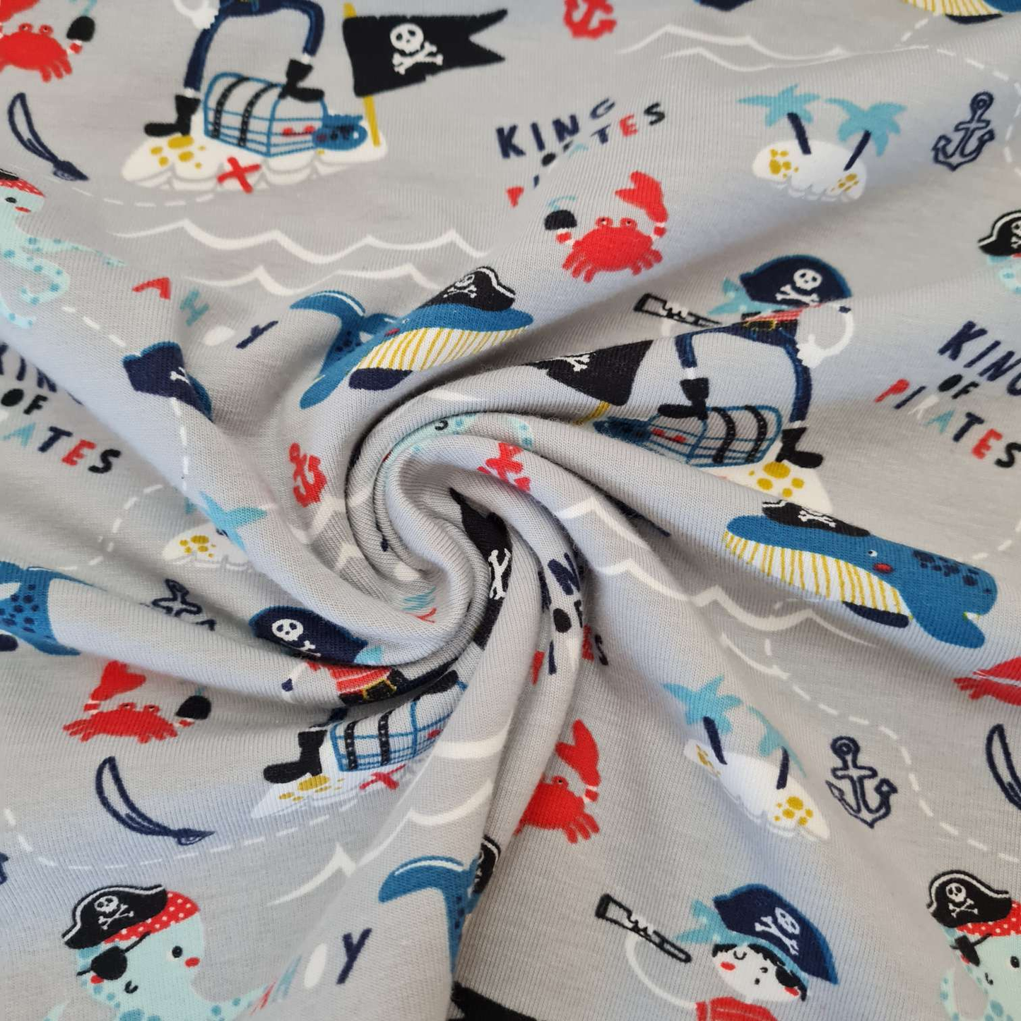 50cm Abschnitte Baumwolljersey | Piraten | Hellgrau