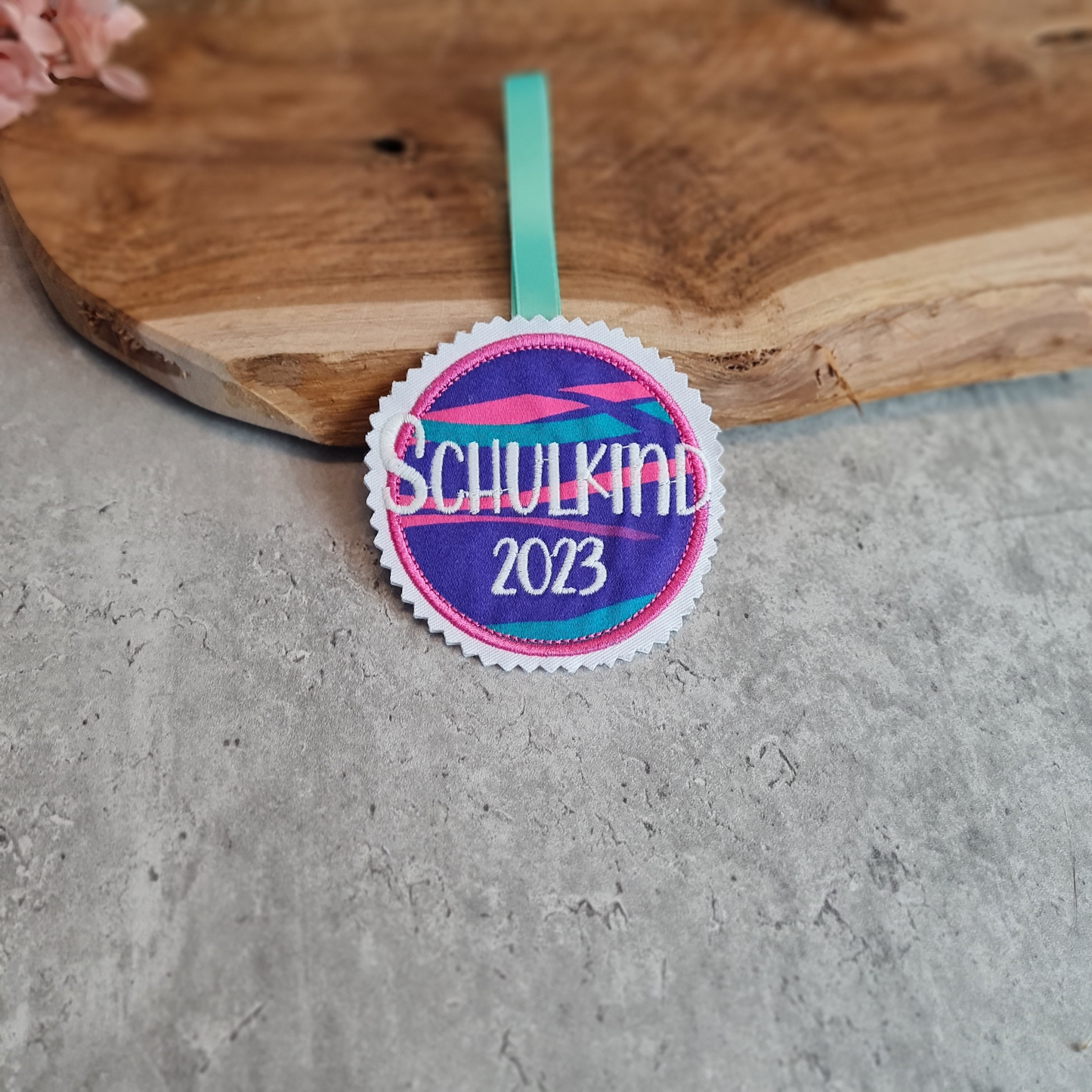 Applikation Aufnäher Button Klettie  | Schulkind 2025 | Shiny Dolphin | Rund