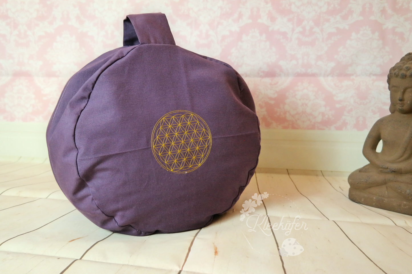 Rundes Yoga- Kissen mit Stickerei - Kleekäfer´s Fadenstübchen