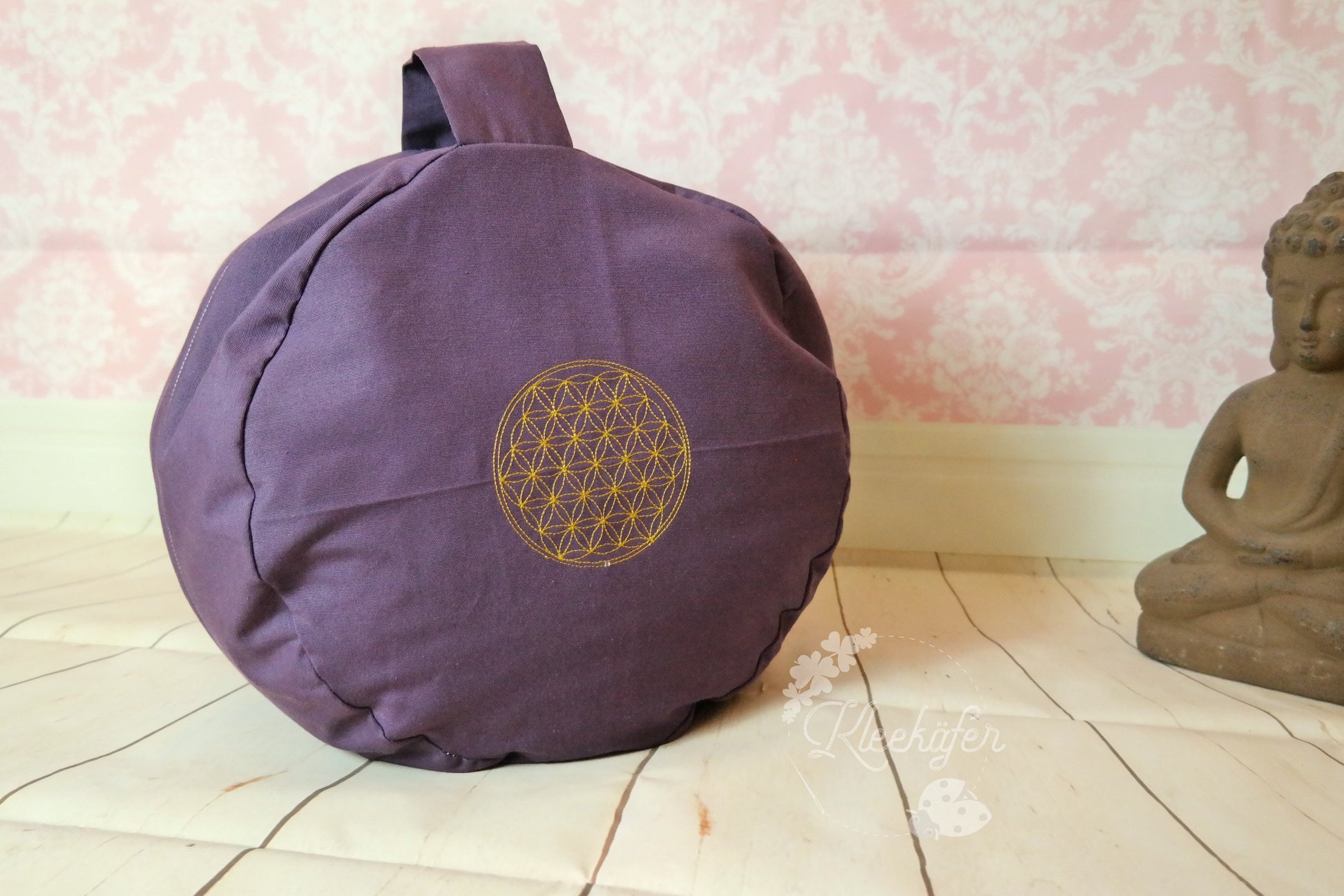 Rundes Yoga- Kissen mit Stickerei - Kleekäfer´s Fadenstübchen