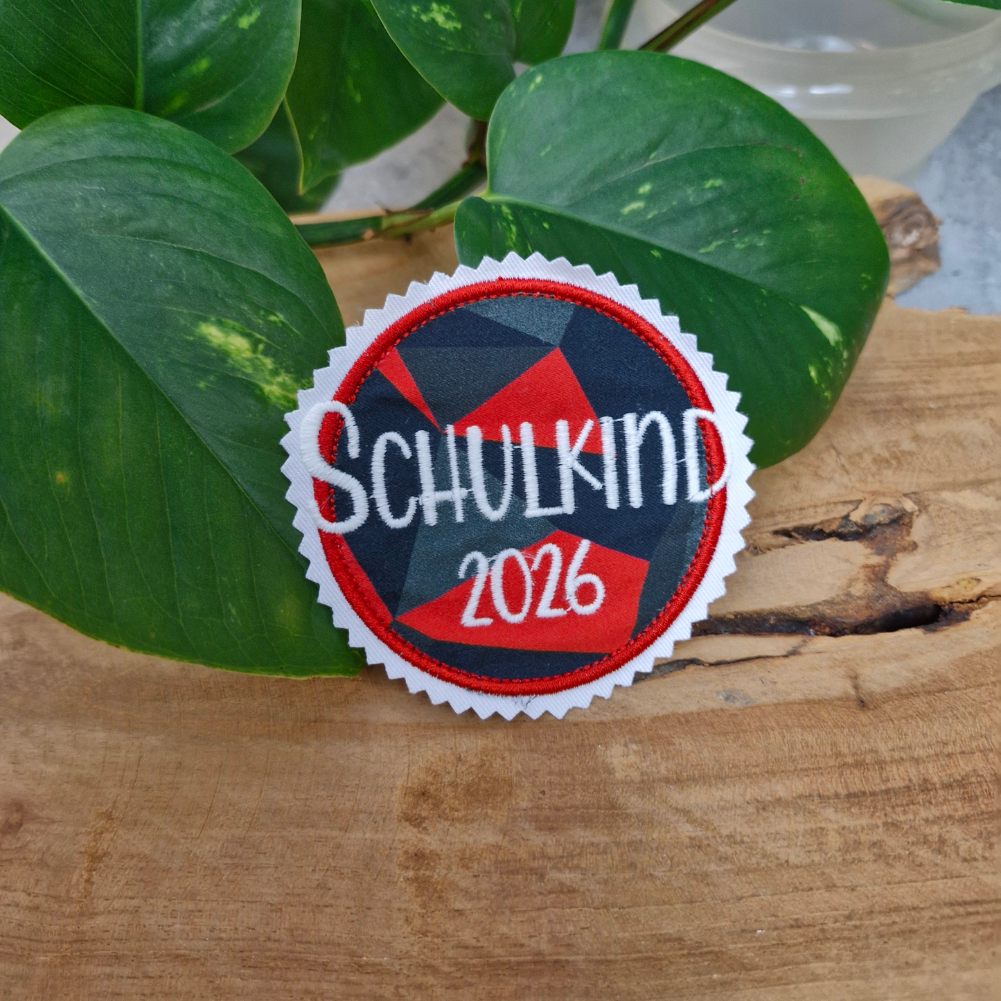 STICKDATEI | Button Anhänger Klettie | Schulkind 2026